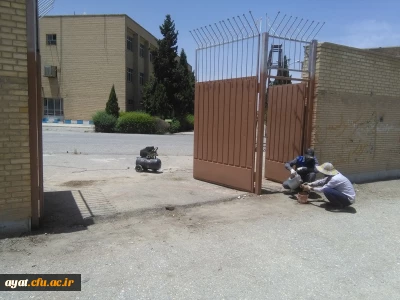 رنگ آمیزی دربهای شمالی مرکز و تعمیر و باز سازی درب ورودی شرقی مرکز