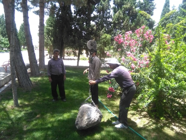 زیبا سازی فضای سبز مرکز با المانهای طبیعی