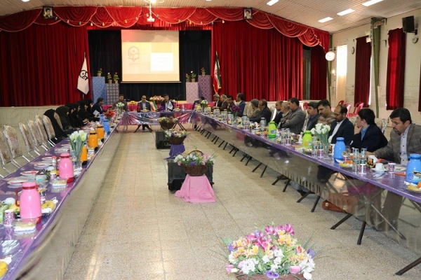 جلسه یک روزه مجموعه کارکنان معاونت توسعه منابع وامور دانشجویی پردیس ها ومراکز استان اصفهان در واحد دانشگاهی شهید آیت نجف آباددر آغاز سال جدید