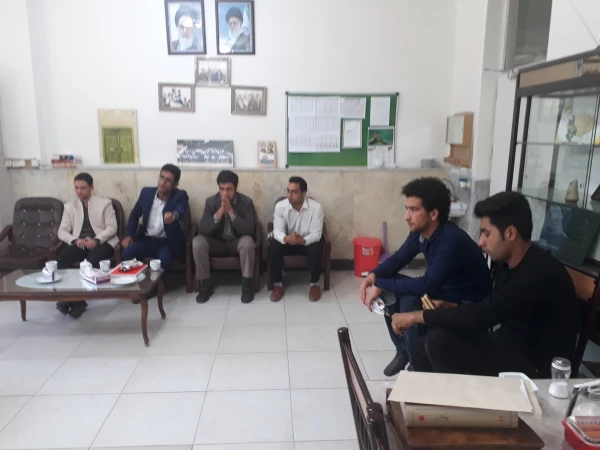 جلسه مدیر گروه جناب آقای یگانه با نمایندگان کلاسی واحد دانشگاهی شهید ایت نجف آباد