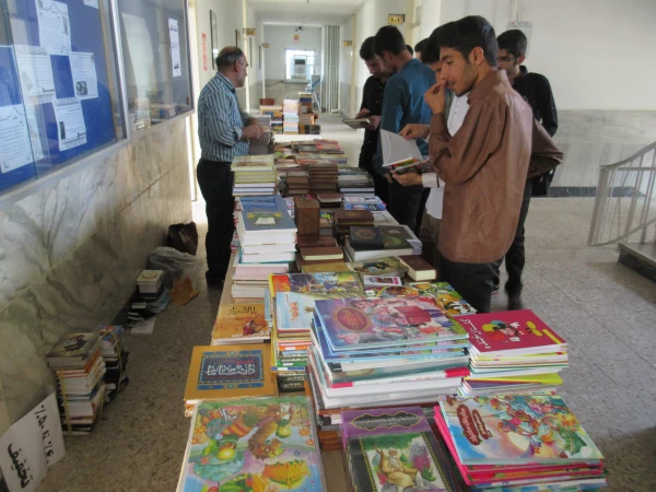 برپایی نمایشگاه کتاب با تخفیفات ویژه در ساختمان آموزش