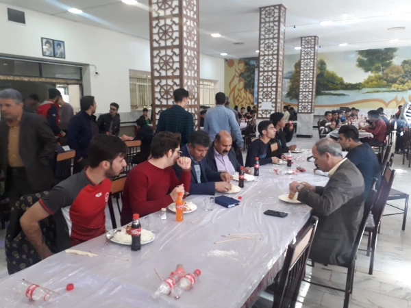 همراهی مسئولین با دانشجو معلمان در روز دانشجو