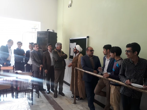 همراهی مسئولین با دانشجو معلمان در روز دانشجو