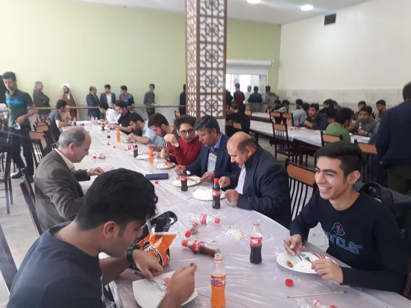 همراهی مسئولین با دانشجو معلمان در روز دانشجو