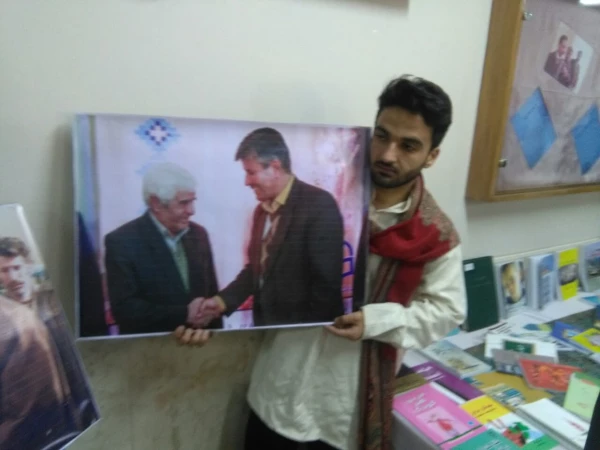 اجرای پرفورمنس توسط دانشجو معلمان شهید ایت نجف آباد دریکصدمین سالگرد تربیت معلم