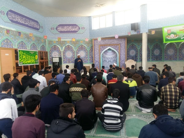 دیدار نماینده نهاد رهبری با دانشجویان مرکز شهید آیت نجف آباد