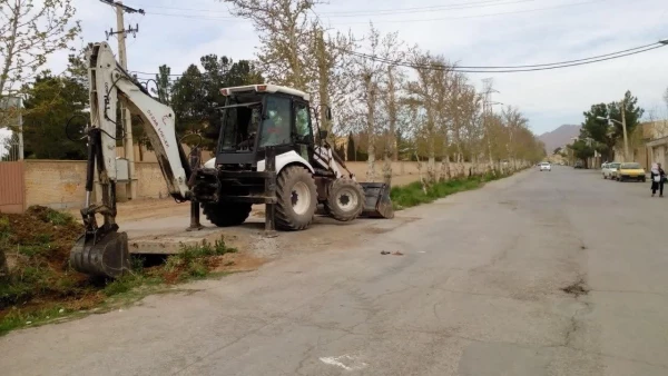 لایروبی کانال  آب کنار مرکز توسط شهرداری نجف آباد