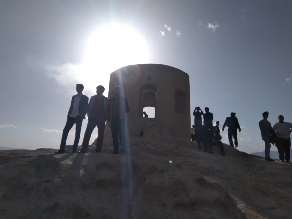 بازدید دانشجویان مرکز شهید آیت نجف آباد از آتشکده ماربین