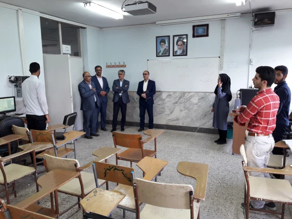 بازدید معاونت توسعه منابع وامور دانشجویی وکارشناس مسئول حراست بهمراه شورای صنفی پردیس شهید باهنر اصفهان