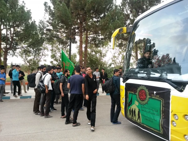 مراسم بدرقه دانشجویان زائر امام حسین (ع)