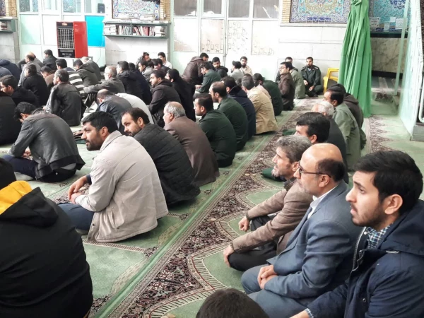 حضورمسئولین و دانشجویان مرکز در نماز جماعت مسجد جامع به مناسبت 9 دی 2