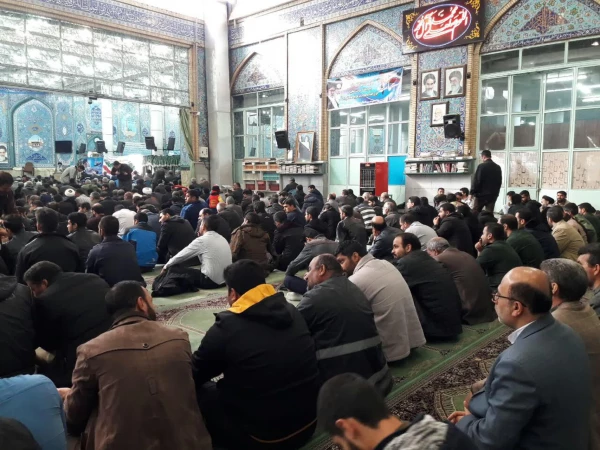 حضورمسئولین و دانشجویان مرکز در نماز جماعت مسجد جامع به مناسبت 9 دی 3