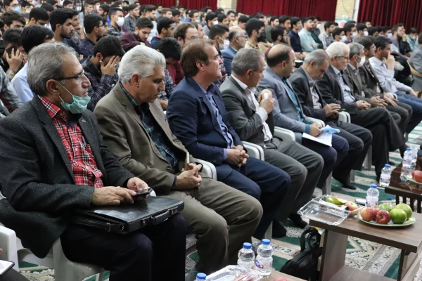 دیدار حجت الاسلام و المسلمین قرائتی با دانشجو معلمان 5