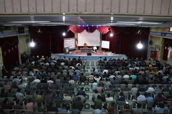 دیدار حجت الاسلام و المسلمین قرائتی با دانشجو معلمان 8