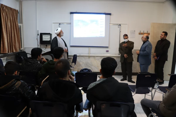 بازدید میدانی جناب آقای حجت الاسلام و المسلمین دکتر حمزه از مرکز  6