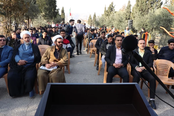 روز درختکاری با محوریت گرامیداشت یاد و نام شهدای مرکز شهید آیت نجف آباد 4