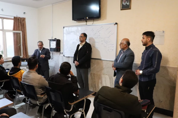 بازدید میدانی جناب اقای دکتر خدایار مختاری مسئول محترم منابع انسانی و امور عمومی  4