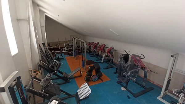 بازسازی باشگاه بدنسازی مرکز شهید ایت نجف آباد با پشتکار اقای ایرجی کارشناس مسئول امور ورزشی و آقای محسن محسنی دبیر انجمن ورزش خوابگاهی  3