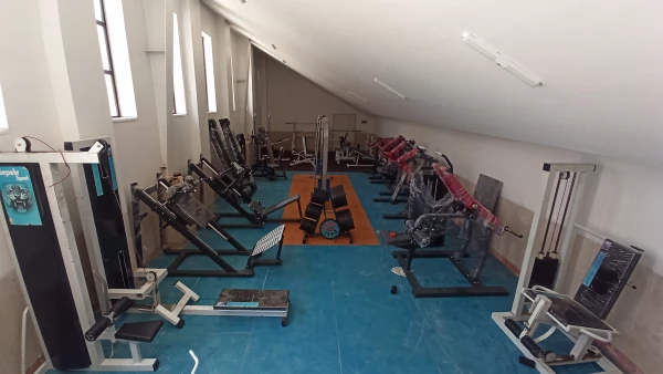 بازسازی باشگاه بدنسازی مرکز شهید ایت نجف آباد با پشتکار اقای ایرجی کارشناس مسئول امور ورزشی و آقای محسن محسنی دبیر انجمن ورزش خوابگاهی  2