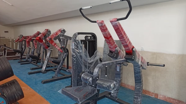 بازسازی باشگاه بدنسازی مرکز شهید ایت نجف آباد با پشتکار اقای ایرجی کارشناس مسئول امور ورزشی و آقای محسن محسنی دبیر انجمن ورزش خوابگاهی  5