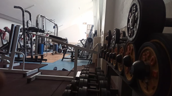 بازسازی باشگاه بدنسازی مرکز شهید ایت نجف آباد با پشتکار اقای ایرجی کارشناس مسئول امور ورزشی و آقای محسن محسنی دبیر انجمن ورزش خوابگاهی  6