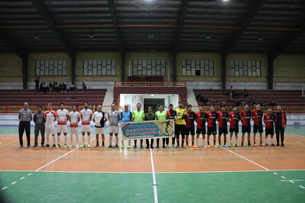 دیدار دوستانه فوتسال بین دو تیم منتخب دانشجومعلمان مرکز و اداره آموزش و پرورش شهرستان نجف آباد  3