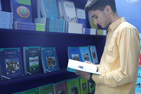 بازدید فعالین فرهنگی دانشگاه فرهنگیان استان اصفهان (مرکز شهید آیت) از غرفه دانشگاه فرهنگیان در نمایشگاه بین المللی کتاب تهران 2