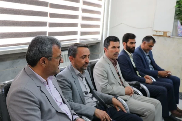 دیدار و تبریک انتصاب جناب آقای کلانی به عنوان ریاست محترم مرکز  توسط ریاست محترم آموزش و پرورش نجف آباد و هیئت همراه   3