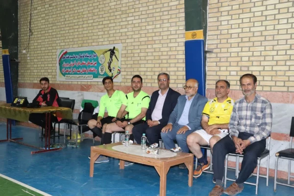 دیدار دوستانه فوتسال بین دو تیم منتخب دانشجومعلمان مرکز و اداره آموزش و پرورش شهرستان نجف آباد  8