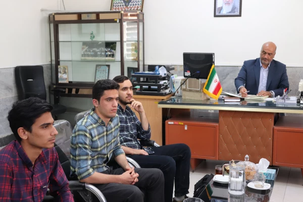 تقدیر از فعالین در عرصه ی کتابخانه و مجهز کردن کتابخانه  3