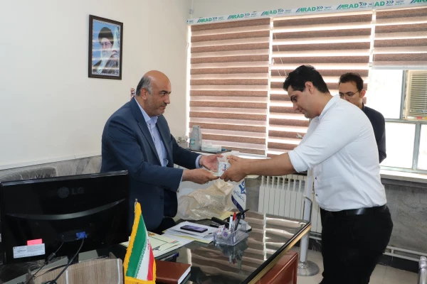 تقدیر از فعالین در عرصه ی کتابخانه و مجهز کردن کتابخانه  8