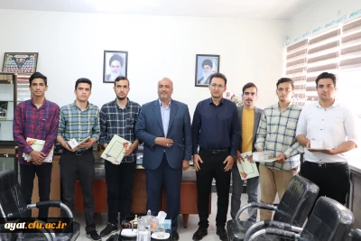 تقدیر از فعالین در عرصه ی کتابخانه و مجهز کردن کتابخانه توسط ریاست محترم مرکز 