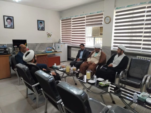 اولین نشست صمیمانه ائمه جماعات دانشگاه با ریاست محترم مرکز  4