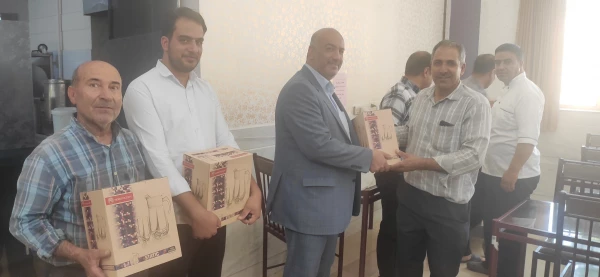 تقدیر از نیرو های خدمات و شرکتی و آشپزخانه و نگهبان 4