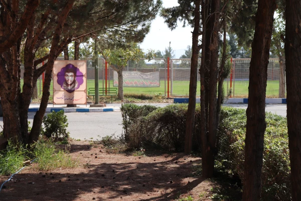 هفته جنگ هفته افتخار است، هفته مقدس است، در حقیقت جشن است، عید است و یک بزرگداشتی [است] از روحیه مردم، ایثار مردم و مقاومت مقدس و دفاع مقدس. (امام خامنه ای) 7