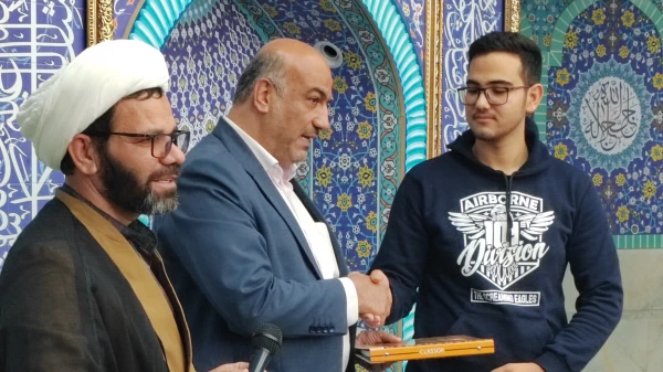 تقدیر از فعالان عرصه نماز با حضور پرشور دانشجویان 4