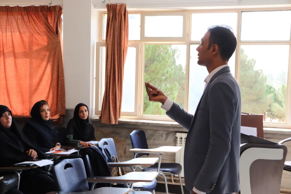 برگزاری دوره های ضمن خدمت توانمندسازی موسسان، مدیران، معاونان و معلمان مدارس غیر دولتی مناطق و نواحی استان اصفهان 4