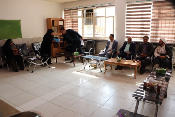 برگزاری دوره های ضمن خدمت توانمندسازی موسسان، مدیران، معاونان و معلمان مدارس غیر دولتی مناطق و نواحی استان اصفهان 10