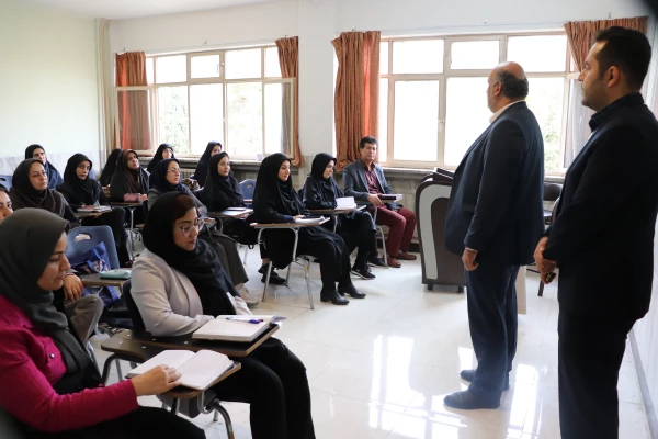 برگزاری دوره های ضمن خدمت توانمندسازی موسسان، مدیران، معاونان و معلمان مدارس غیر دولتی مناطق و نواحی استان اصفهان 17