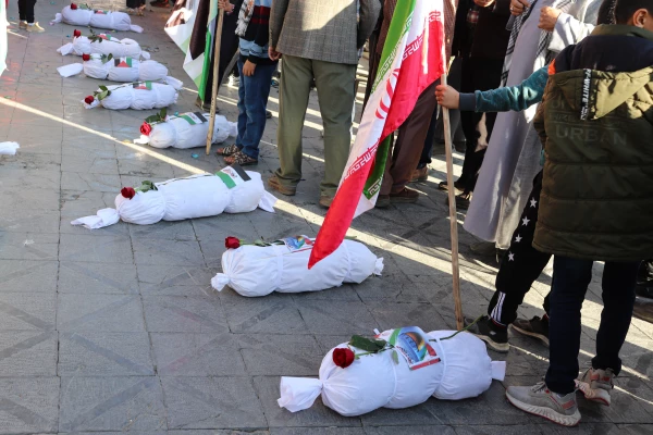 حضور پر شور دانشجو معلمان و مسئولین مرکز شهید آیت نجف آباد در راهپیمایی روز 27 آبان ماه در حمایت از مردم مظلوم فلسطین 5