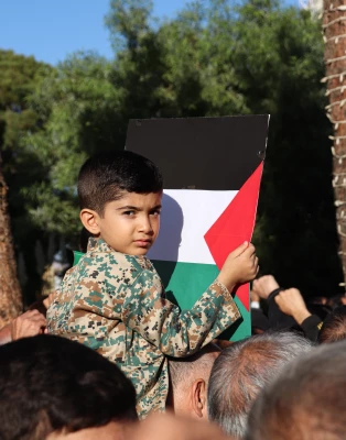 حضور پر شور دانشجو معلمان و مسئولین مرکز شهید آیت نجف آباد در راهپیمایی روز 27 آبان ماه در حمایت از مردم مظلوم فلسطین 6