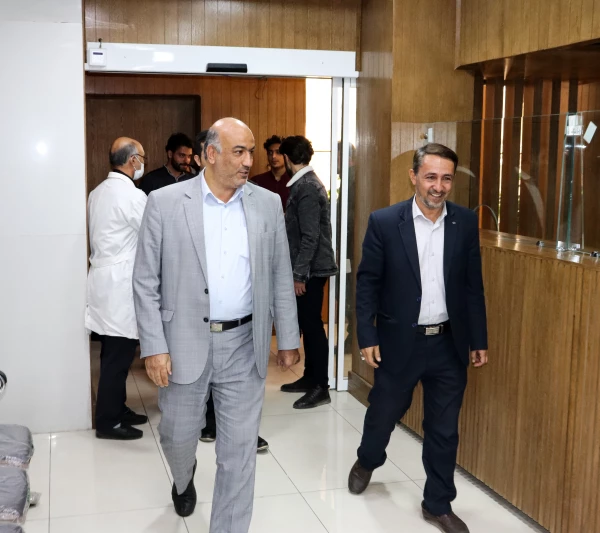 تقدیر از مبارزان جبهه سلامت توسط کادر دانشگاه فرهنگیان مرکز شهید آیت نجف آباد به مناسبت روز پرستار 4