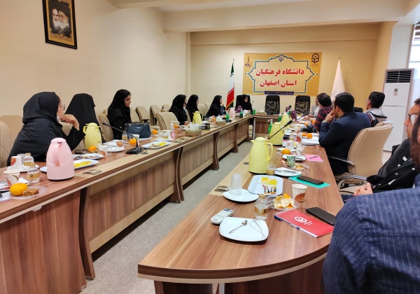 برگزاری جلسه مسئولان روابط عمومی مدیریت پردیس های استان اصفهان با دبیران و اعضای مرکزی کانون رسانه پردیس ها و مرکز ها 5