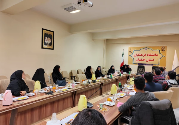 برگزاری جلسه مسئولان روابط عمومی مدیریت پردیس های استان اصفهان با دبیران و اعضای مرکزی کانون رسانه پردیس ها و مرکز ها 6