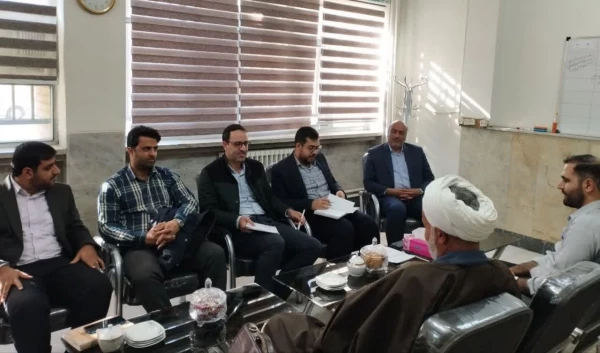 جلسه شورای اقامه نماز مرکز شهید آیت نجف آباد و برپایی نماز جماعت با حضور حجت الاسلام و المسلمین حمزه 2