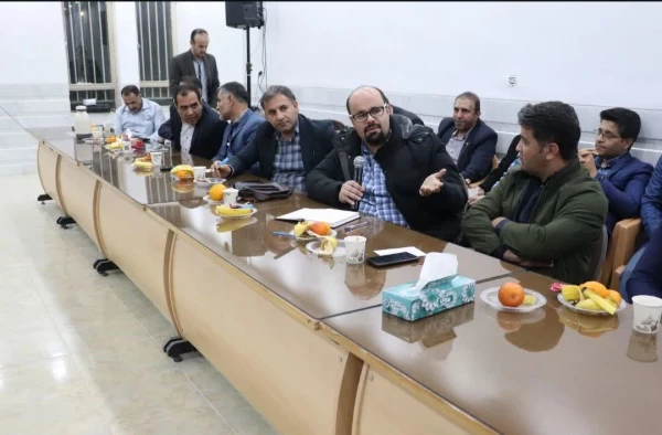 اولین نشست صمیمانه اساتید با هیئت رئیسه مرکز شهید آیت برگزار گردید. 6