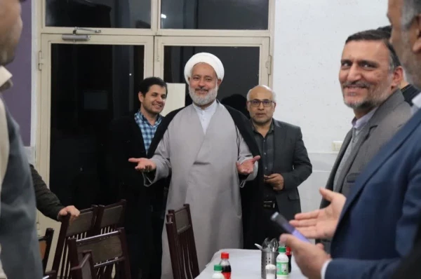 اولین نشست صمیمانه اساتید با هیئت رئیسه مرکز شهید آیت برگزار گردید. 7