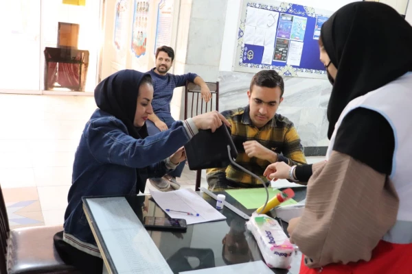 حضور کارشناسان شبکه بهداشت شهرستان نجف آباد برای تست غربالگری  2