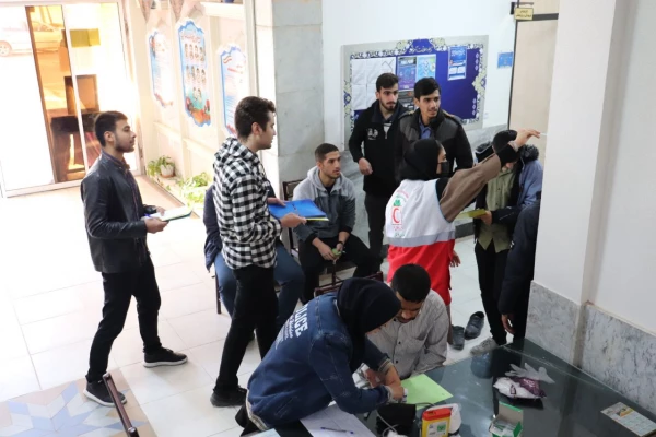 حضور کارشناسان شبکه بهداشت شهرستان نجف آباد برای تست غربالگری  3