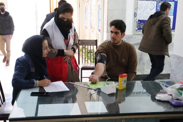 حضور کارشناسان شبکه بهداشت شهرستان نجف آباد برای تست غربالگری  5